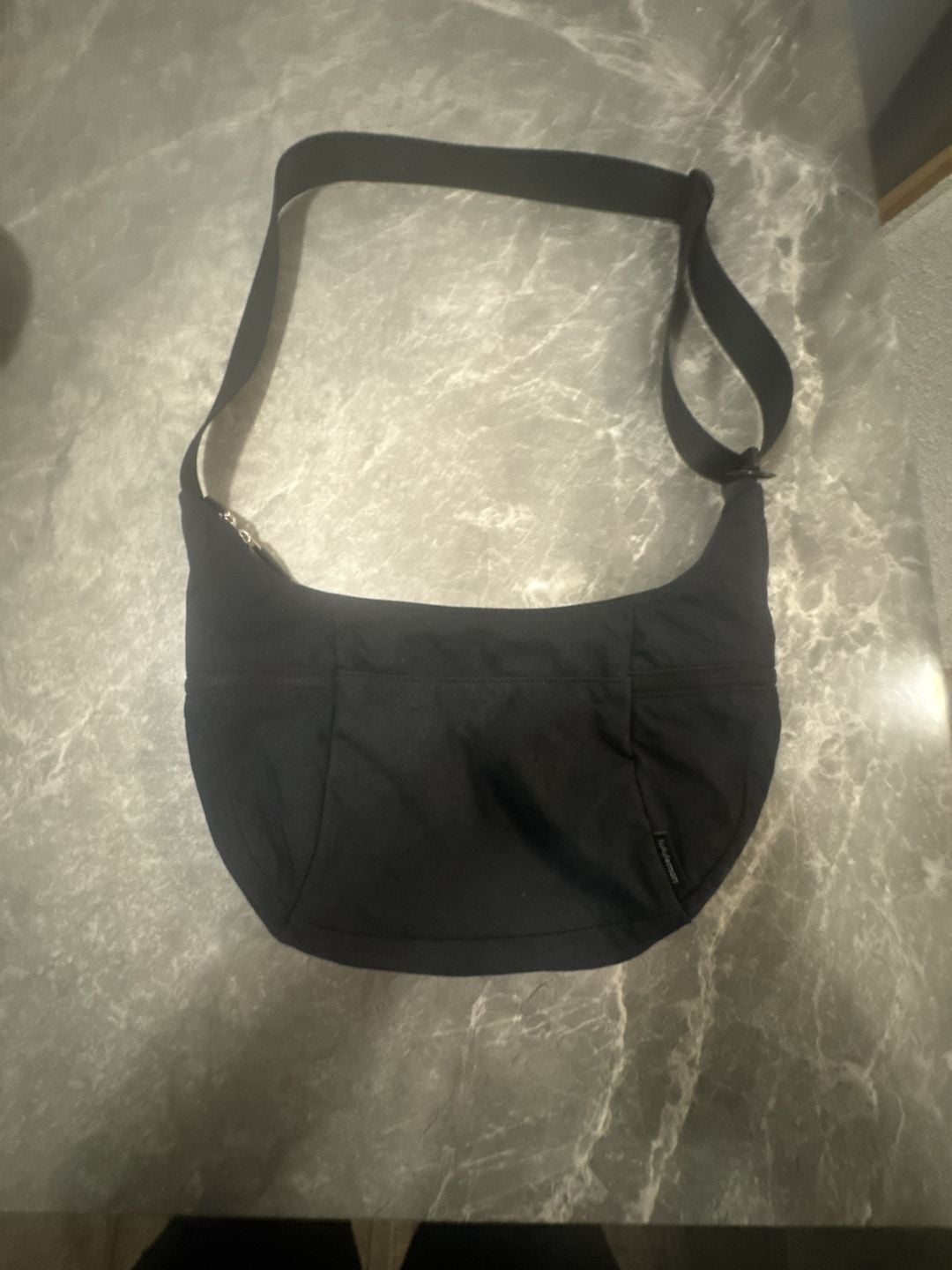 Slouchy Sling Bag 6L 5