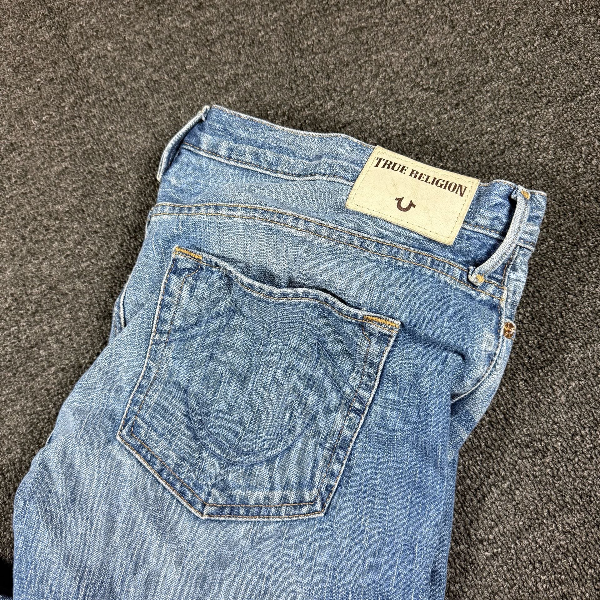 True Religion Light Wash Denim Jeans Blue Cropped & button fly 2