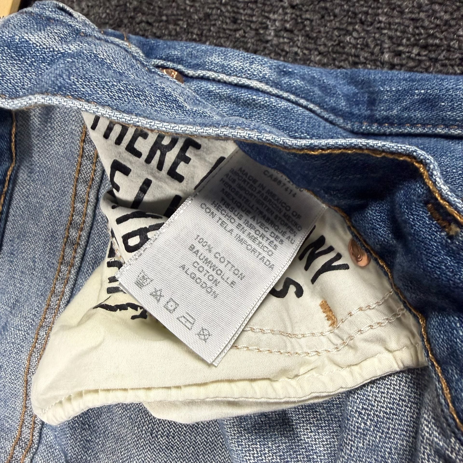 True Religion Light Wash Denim Jeans Blue Cropped & button fly 9
