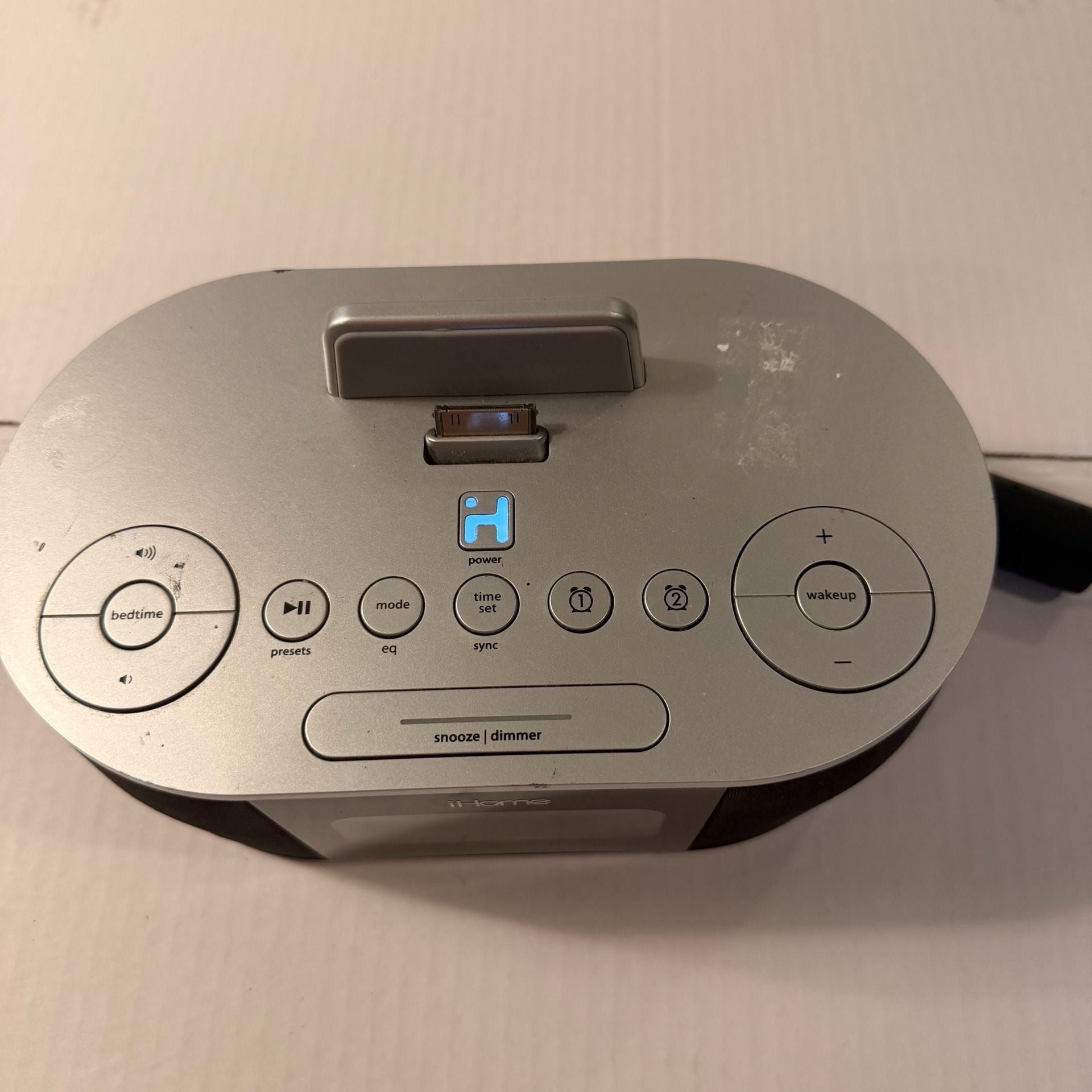IHome iD38 Dual Alarm Clock Radio Speaker 2