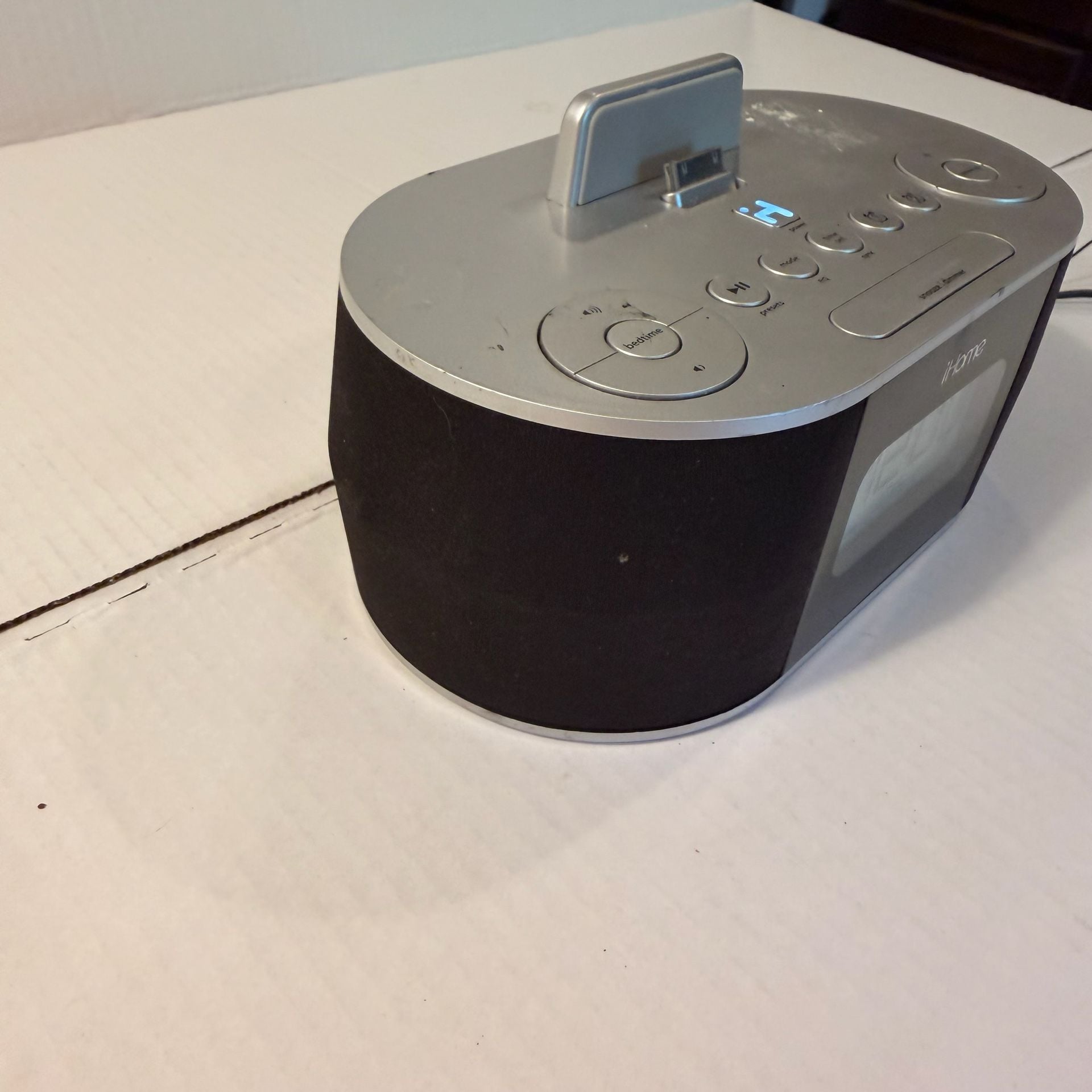 IHome iD38 Dual Alarm Clock Radio Speaker 3