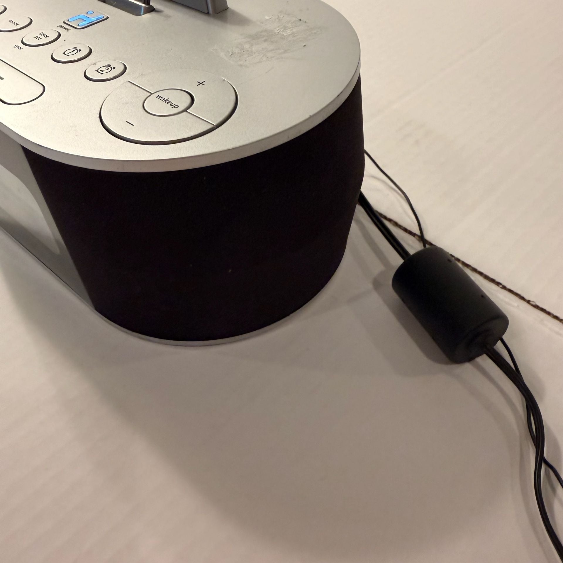 IHome iD38 Dual Alarm Clock Radio Speaker 4