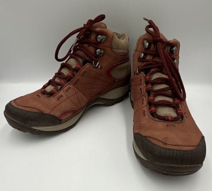 Chaco Hiking Boots Brown Leather Trail Shoes
Size 8
#877 9