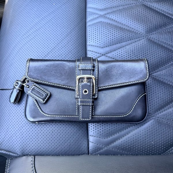Vintage Coach Soho Black Leather Buckle Wristlet Wallet