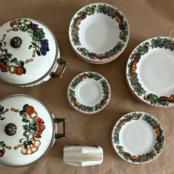 Tabletops Unlimited Kensington Garden Fruit Dish LOT OF 19