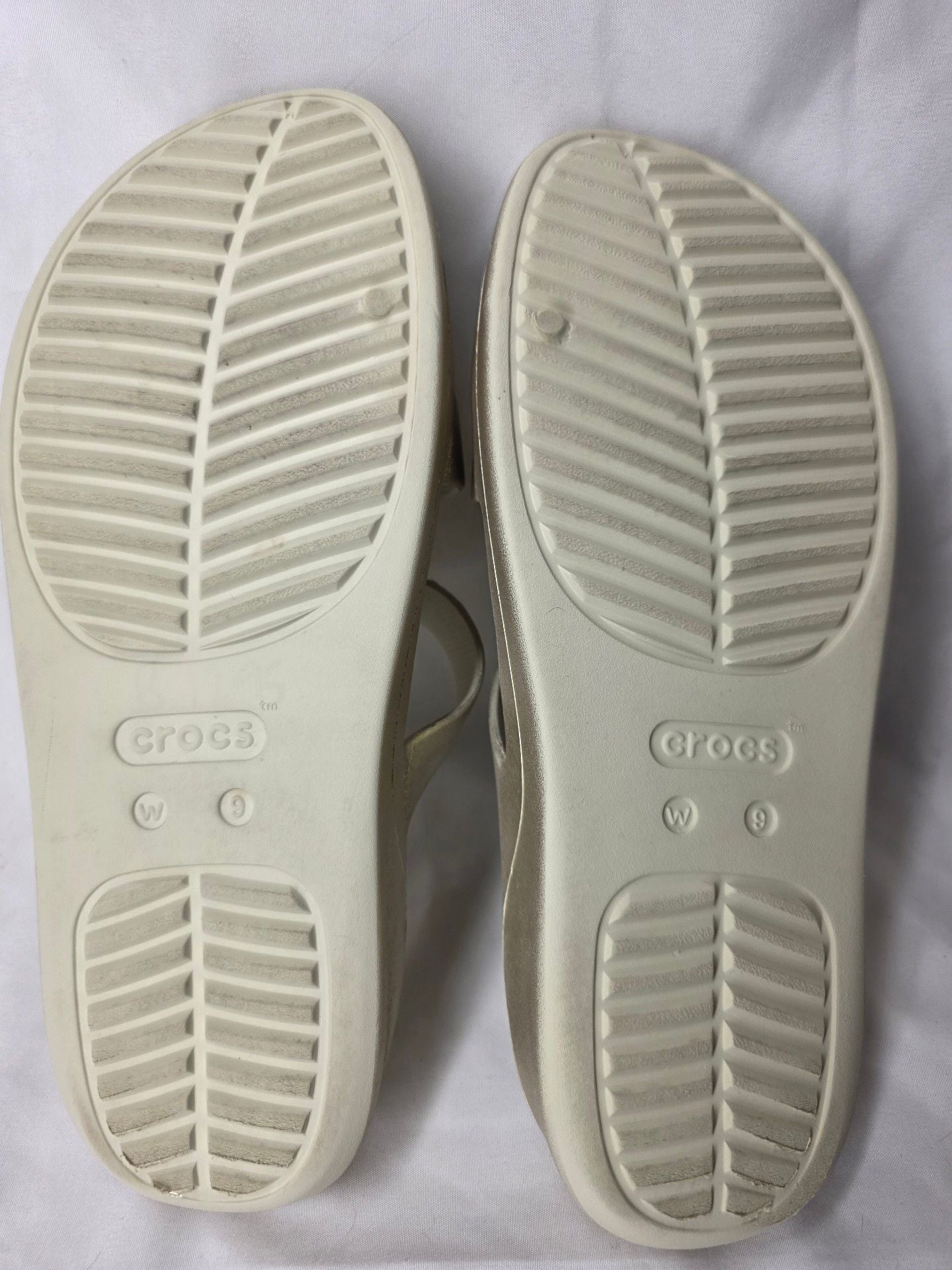 Crocs Getaway Strappy Metallic Sandal 7