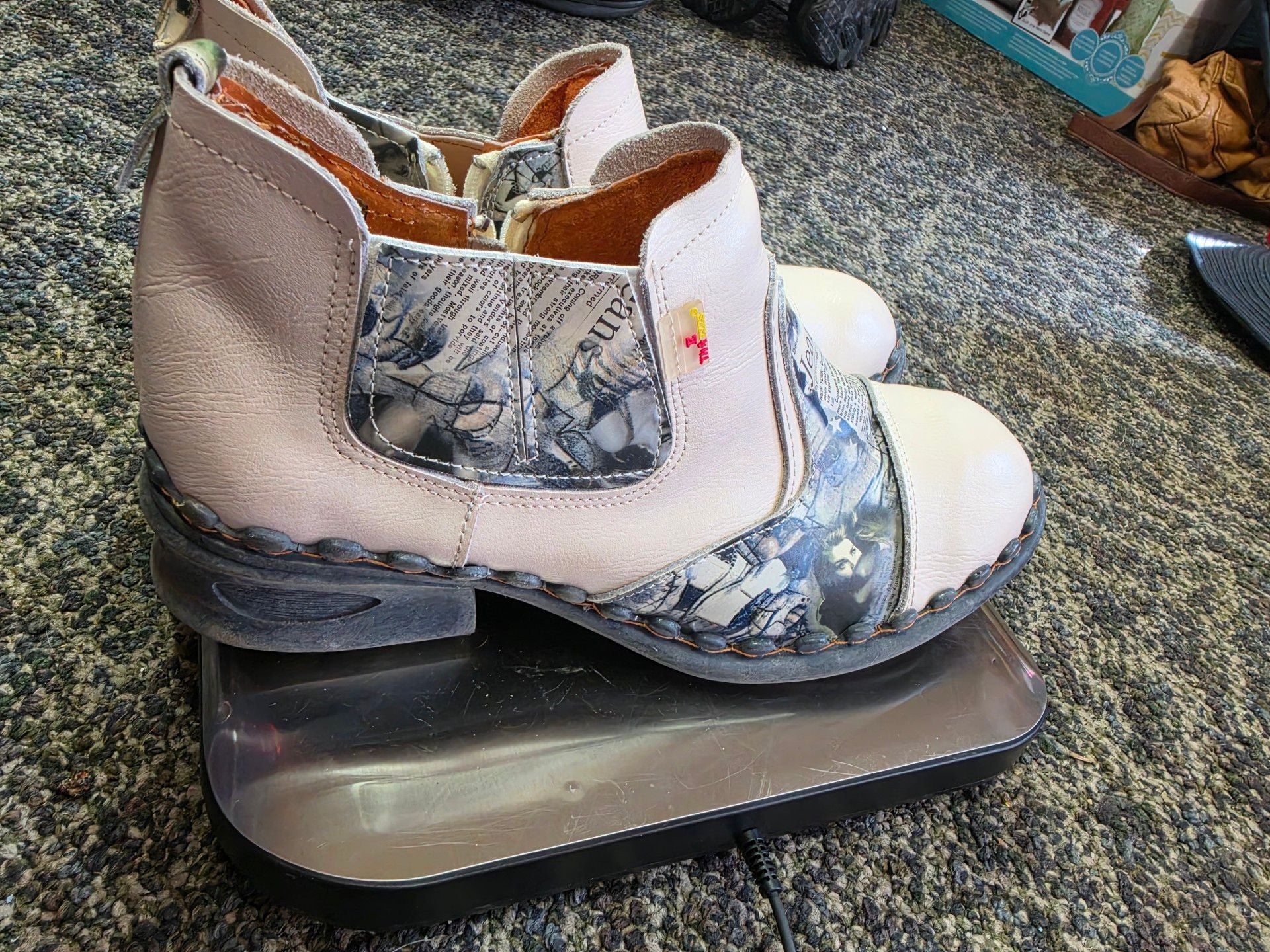 Tma Eyes Ankle Boots Size 9.5 Newspaper Print 2