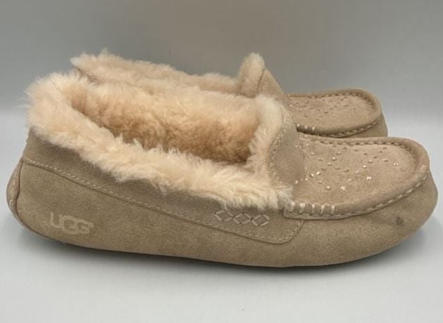 Ugg Dakota Crystal Stud Slippers Sand Suede
Size 225 mm 6 W
#879 2