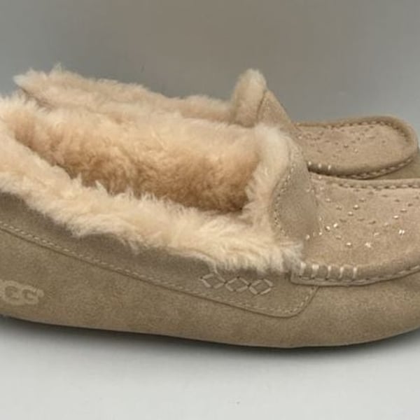 Ugg Dakota Crystal Stud Slippers Sand Suede
Size 225 mm 6 W
#879