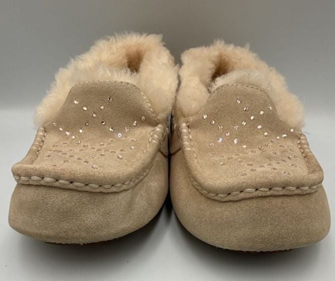 Ugg Dakota Crystal Stud Slippers Sand Suede
Size 225 mm 6 W
#879 4