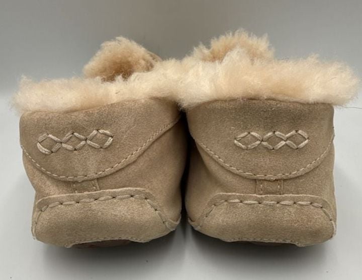Ugg Dakota Crystal Stud Slippers Sand Suede
Size 225 mm 6 W
#879 6