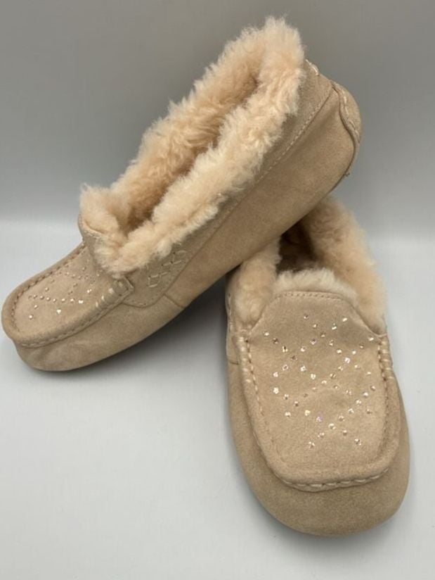 Ugg Dakota Crystal Stud Slippers Sand Suede
Size 225 mm 6 W
#879 9