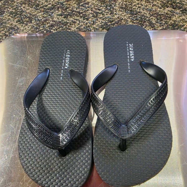 Old Navy Flip Flop Sandals Size 12-13 Black