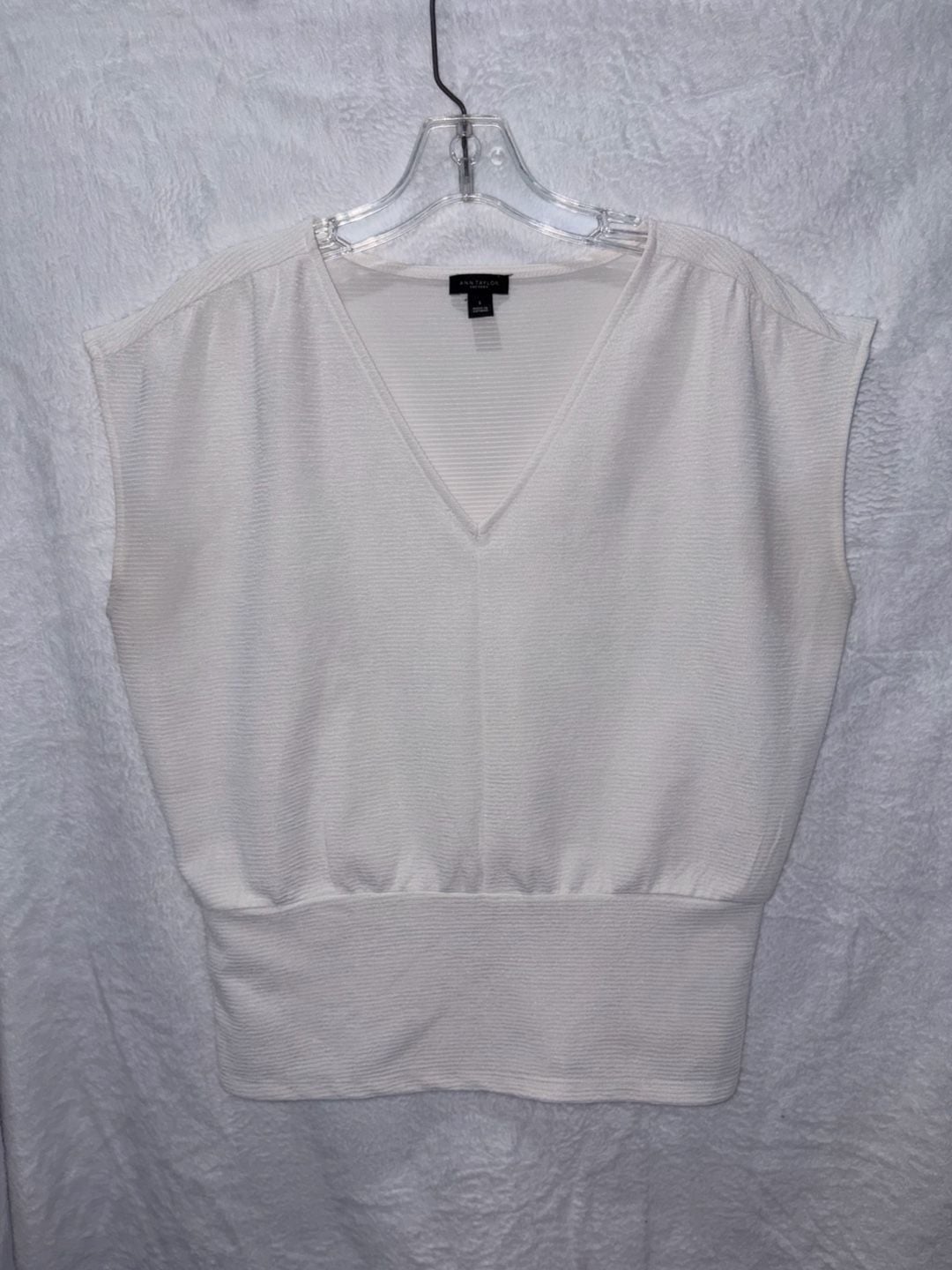 Ann Taylor Factory V-Neck Top Size S White Ribbed Sleeveless Blouse 2