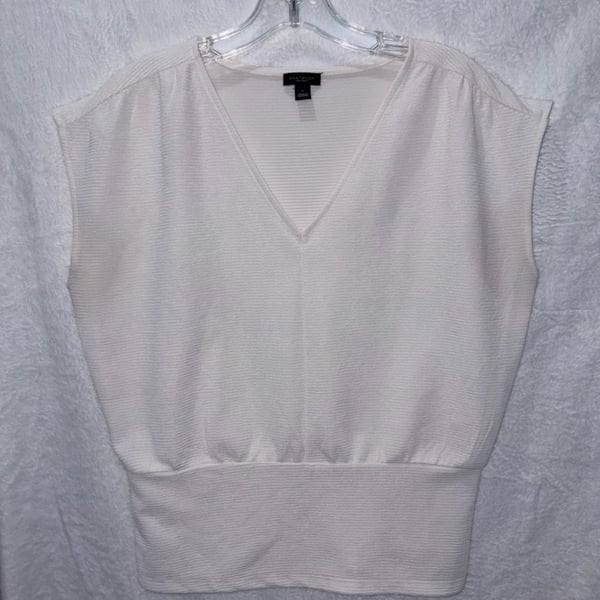 Ann Taylor Factory V-Neck Top Size S White Ribbed Sleeveless Blouse
