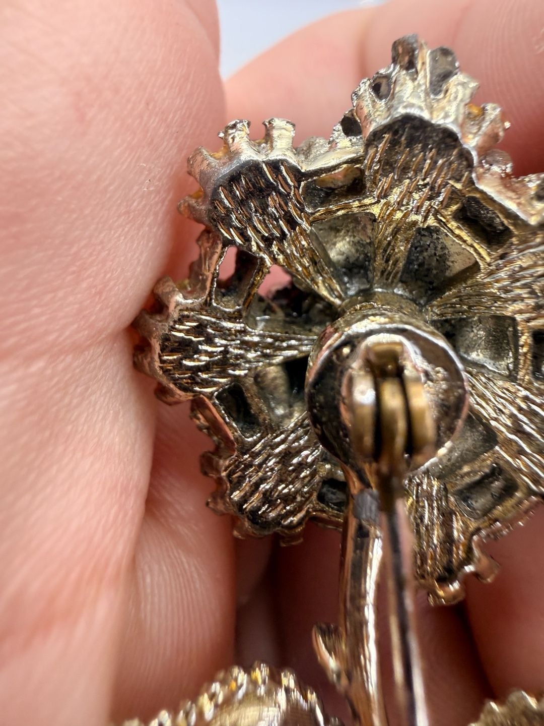 Vintage Gold Tone Flower Rhinestone Brooch Pin 8