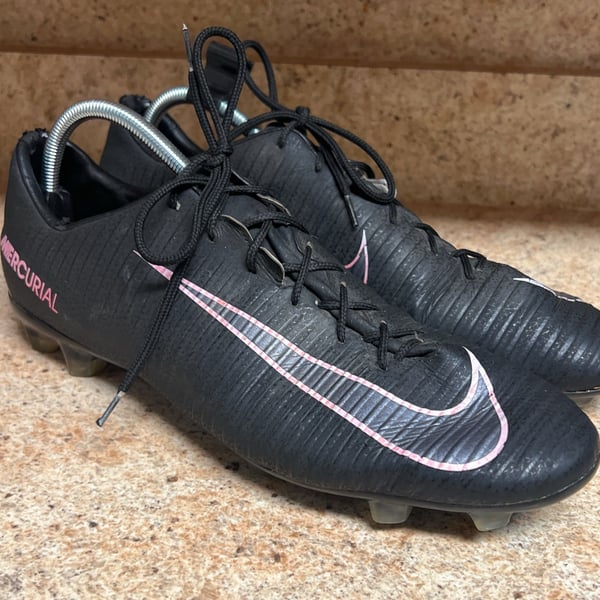 Nike Mercurial Soccer Cleats Black Pink Size 13