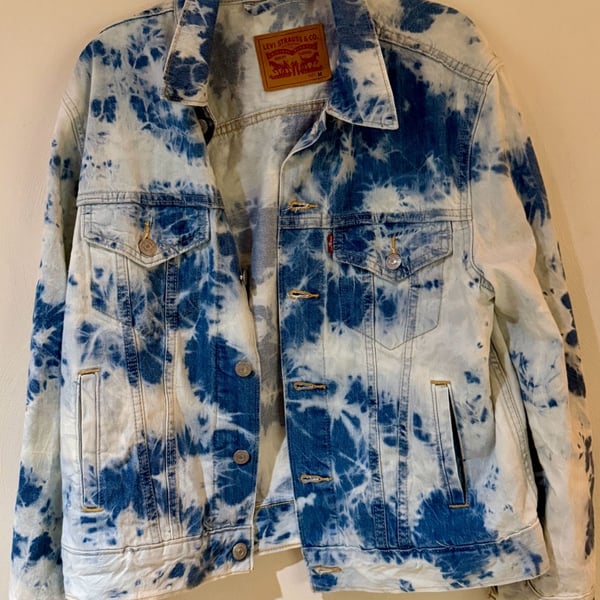 Levi’s WaterLess Denim Trucker Jacket Women M Blue White Bleach Tie Dye 29944-0137