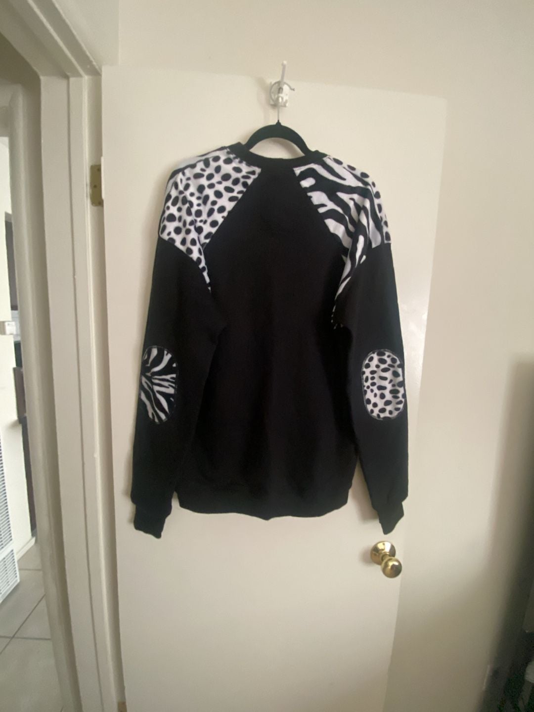Anaghe Atelier Animal Instinct Sweatshirt Size XL Black Animal Print 4