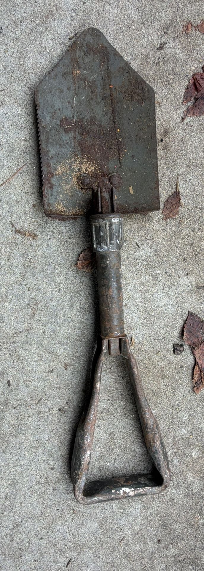 US Military Tri-Fold Entrenching Tool Shovel 1