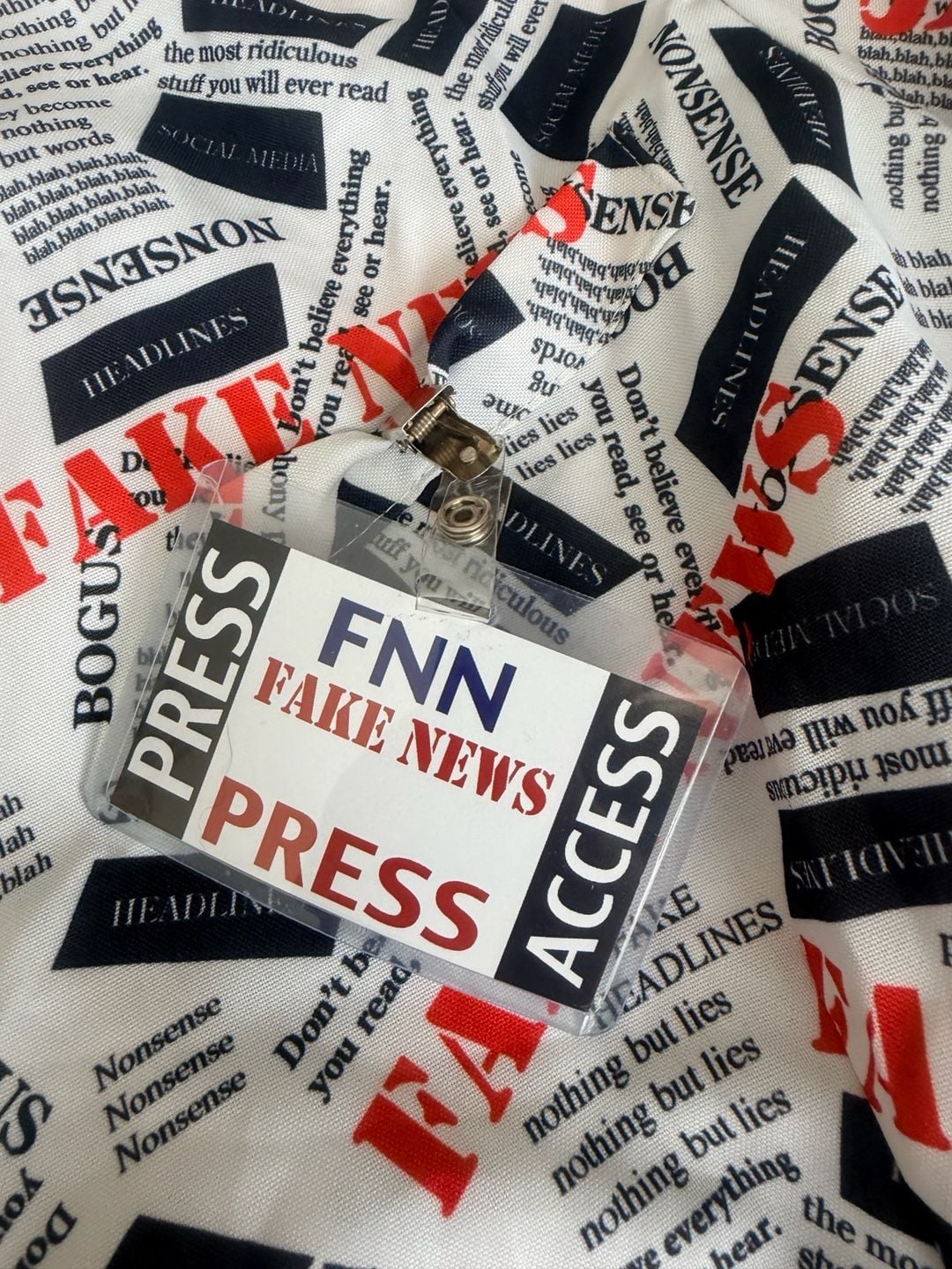 Fun World Fake News Jacket Size Large 36-38 Newspaper Print Press Badge 2