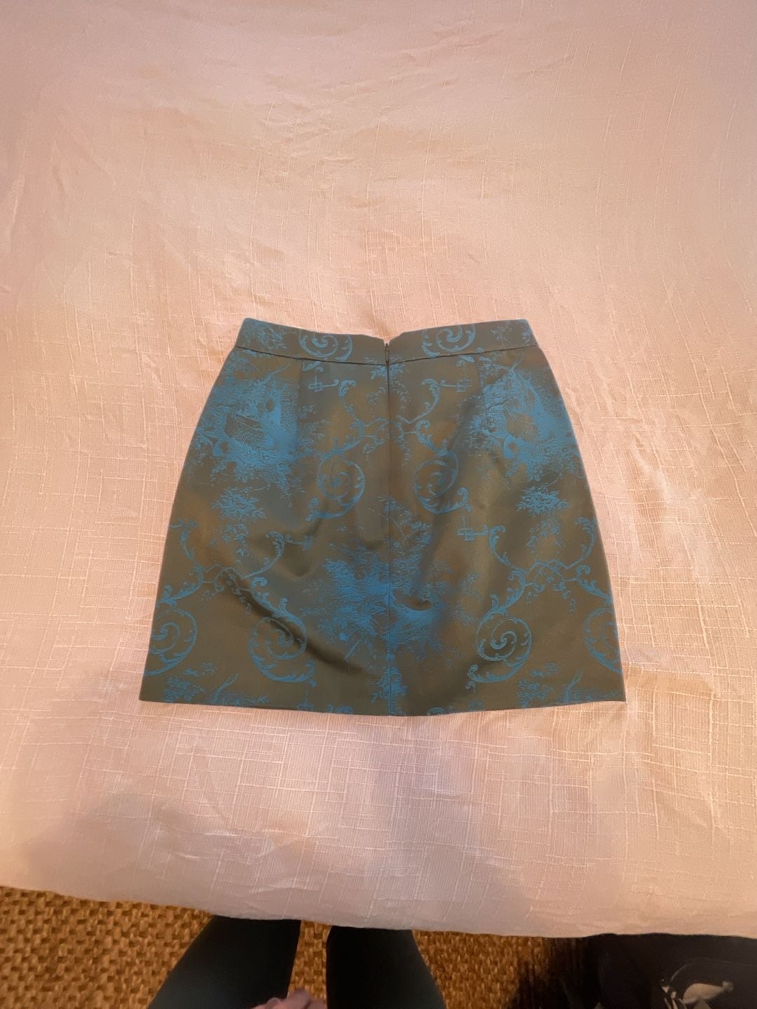 J. Crew Brocade Mini Skirt Size 4 Green Blue Jacquard Pleated Pockets
Curtain 7