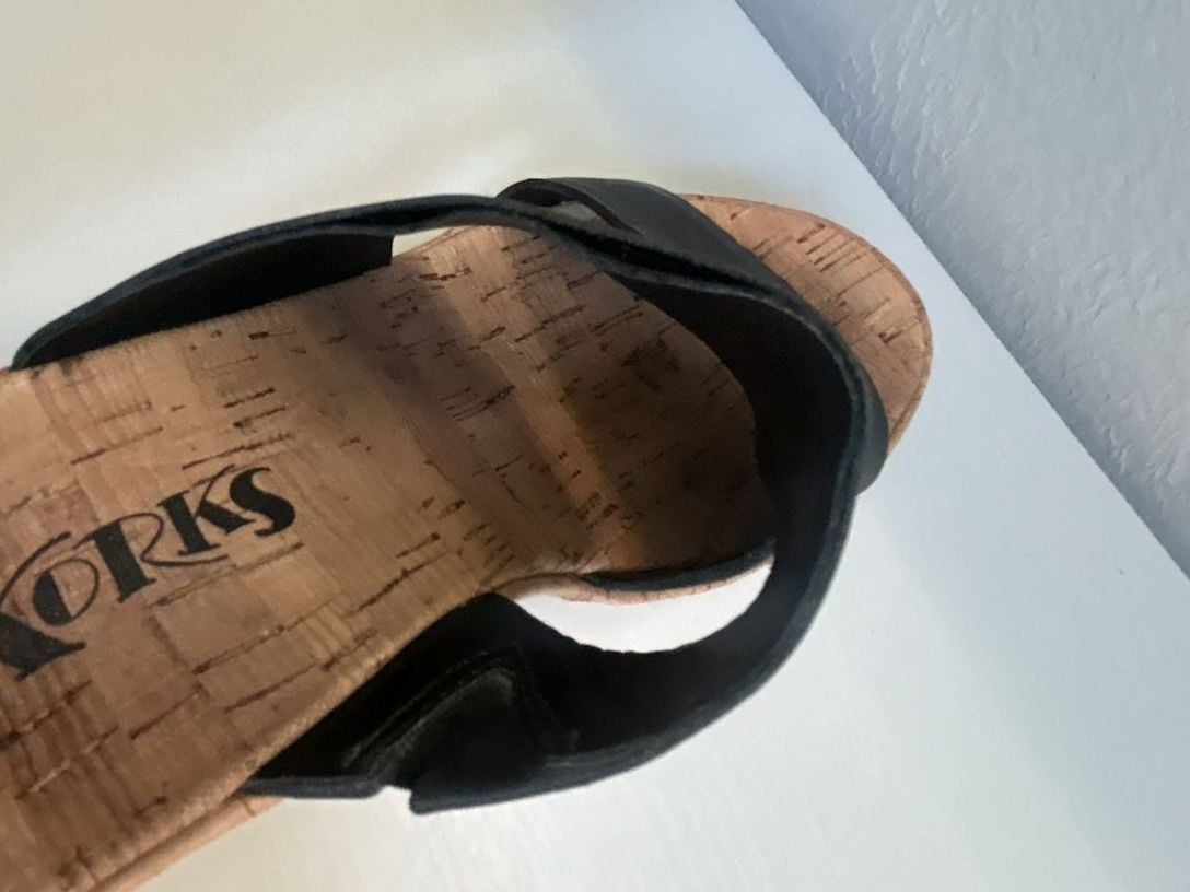 Korks Cook 17 Wedge Sandals Size 38 Black Leather 8