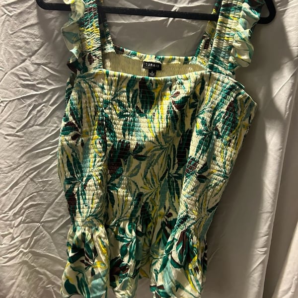 Torrid Peplum Tank Top Size 3 Green Tropical Smocked Ruffle
