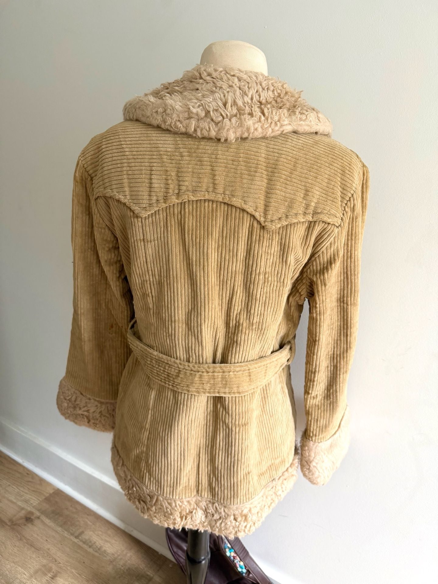 Vintage 70s Tan Corduroy Sherpa Lined Belted Jacket Coat Snap Front Japan Made 6