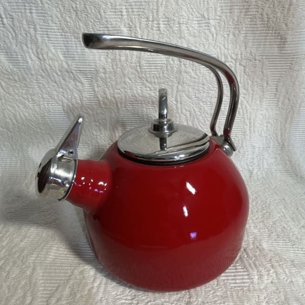 Chantal Classic Enamel-On-Steel Teakettle Red Stainless Steel 1.8 Qt
