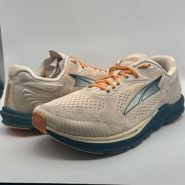 Womens Altra Torin 5 athletic, running shoes, size 8.5, dusty pink