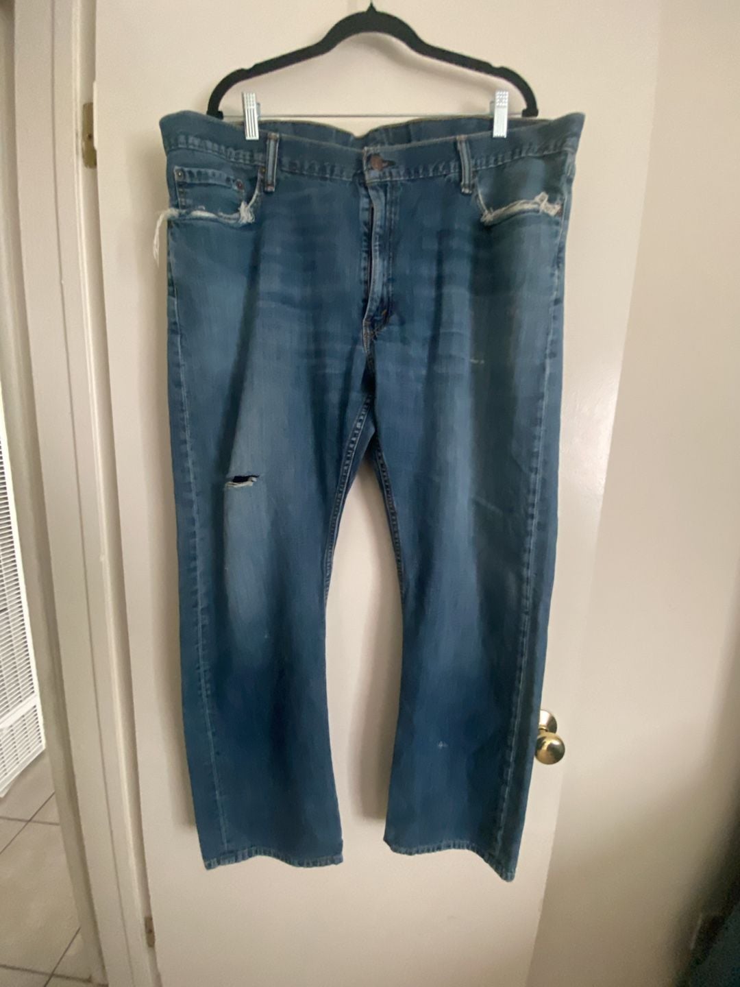 Levi's Jeans Size 42x32 Blue Distressed Denim 2