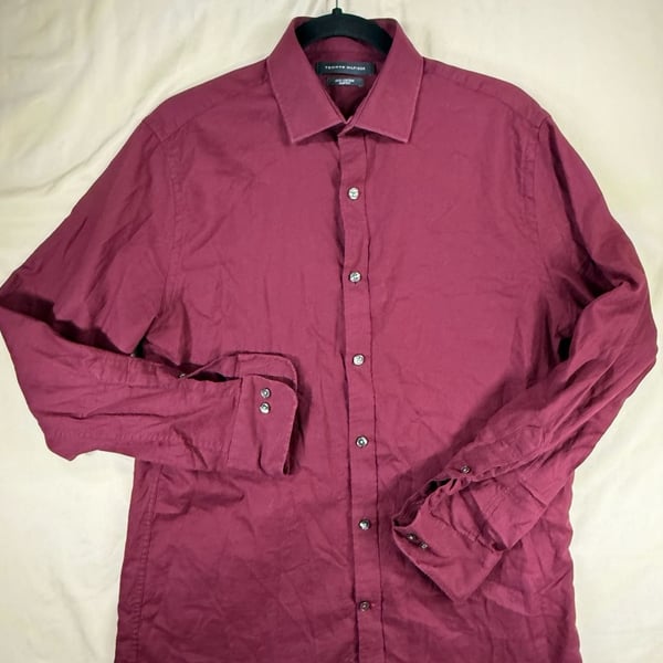 Tommy Hilfiger Dress Shirt Size 15-15.5 32/33 Burgundy Slim Fit Cotton M