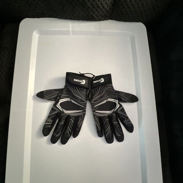 Cutters Game Day Receiver Football Gloves Black Topo