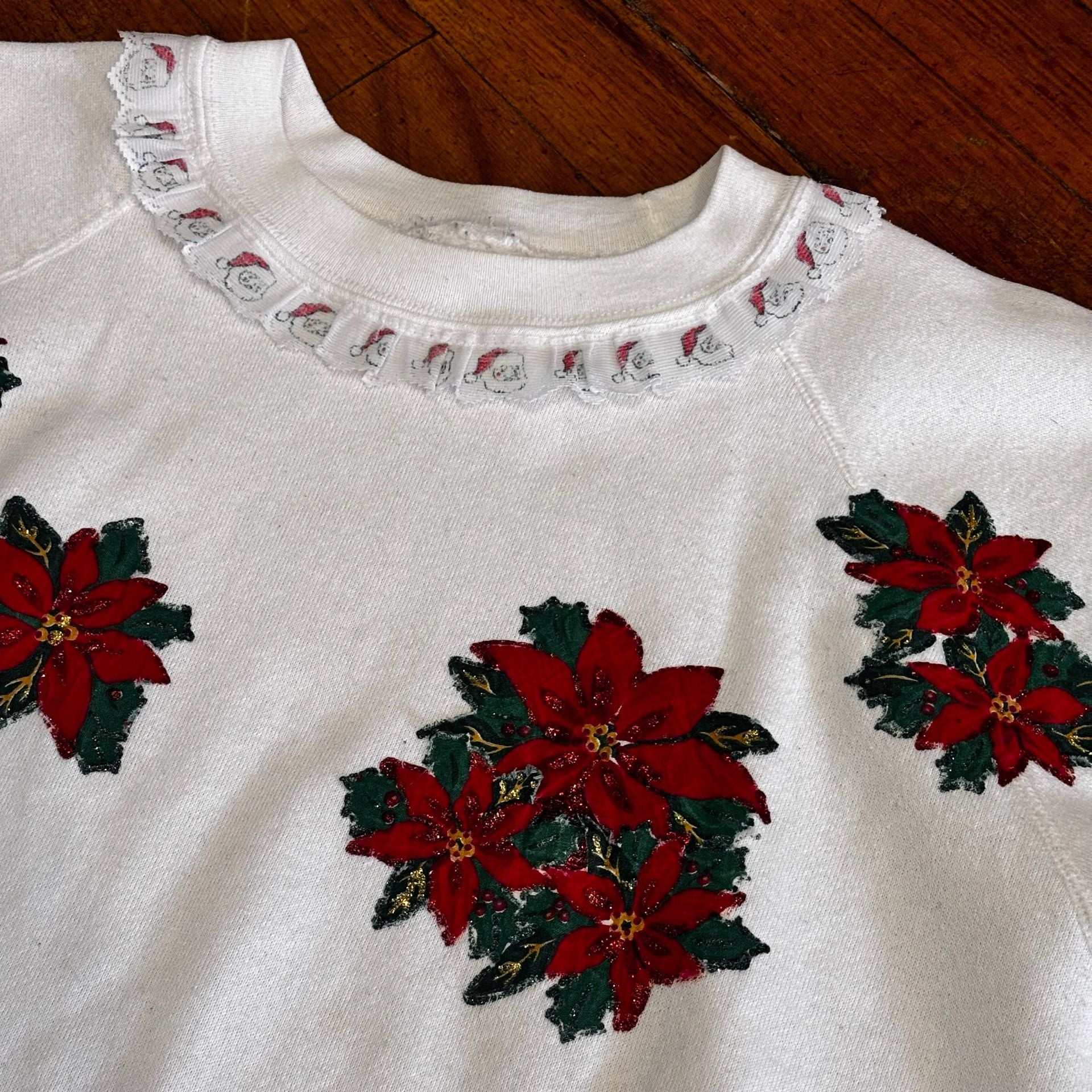 Vintage Homemade Granny-core Christmas Sweatshirt White Santa Poinsettia XL 3