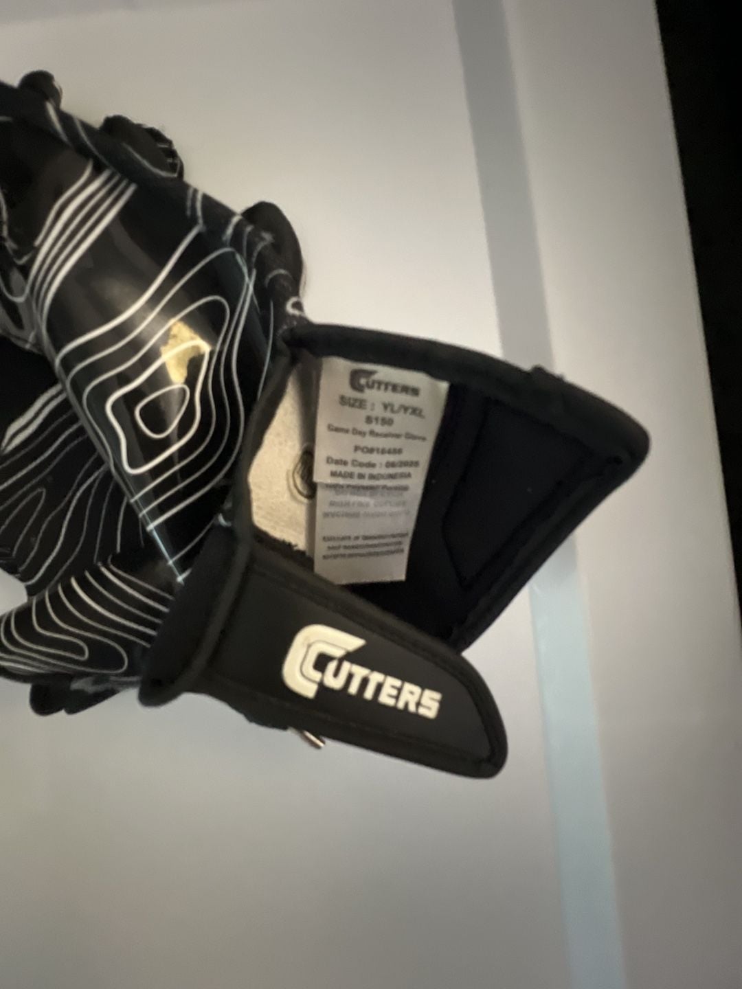 Cutters Game Day Receiver Football Gloves Black Topo 3