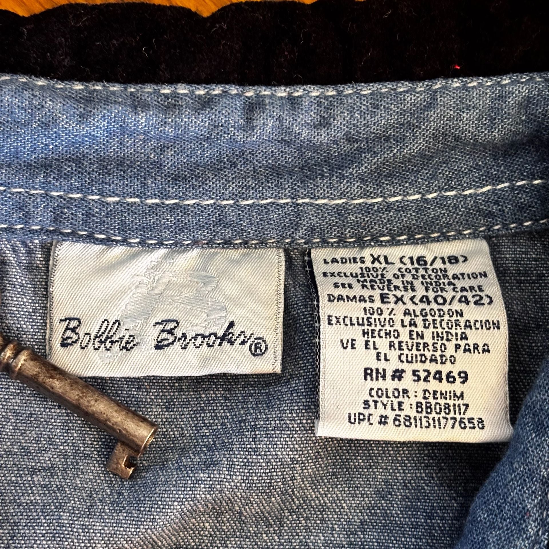 Vintage Bobbie Brooks Christmas Embroidered Denim Shirt Size 16/18 4