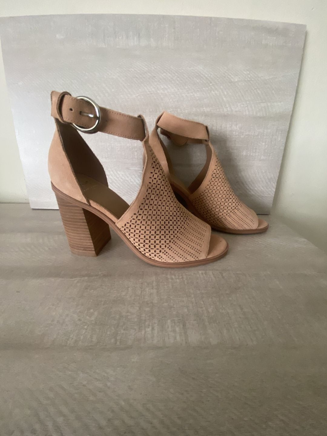 Marc Fisher LTD Vixen Cutout Suede Sandals Size 9.5M Beige Block Heel 3
