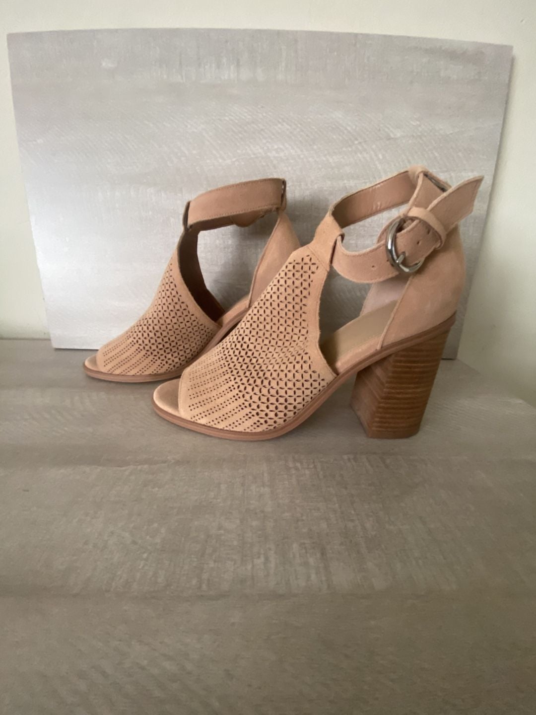 Marc Fisher LTD Vixen Cutout Suede Sandals Size 9.5M Beige Block Heel 4