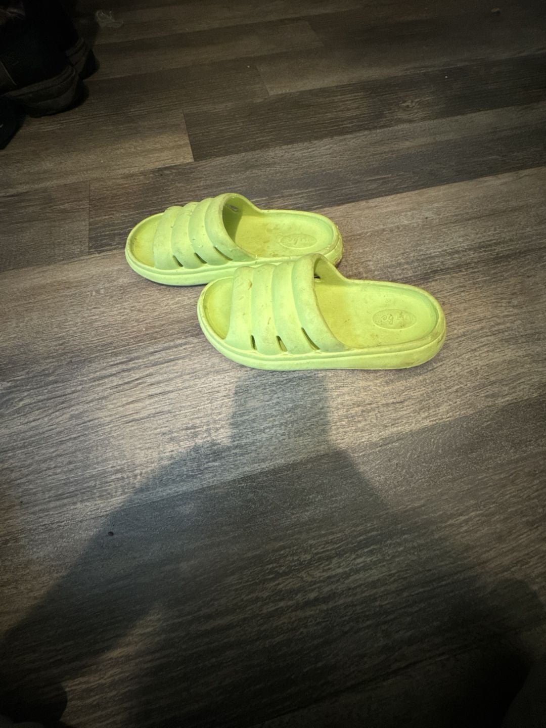 Just Be Slides Size 6 Neon Green Sandals 2