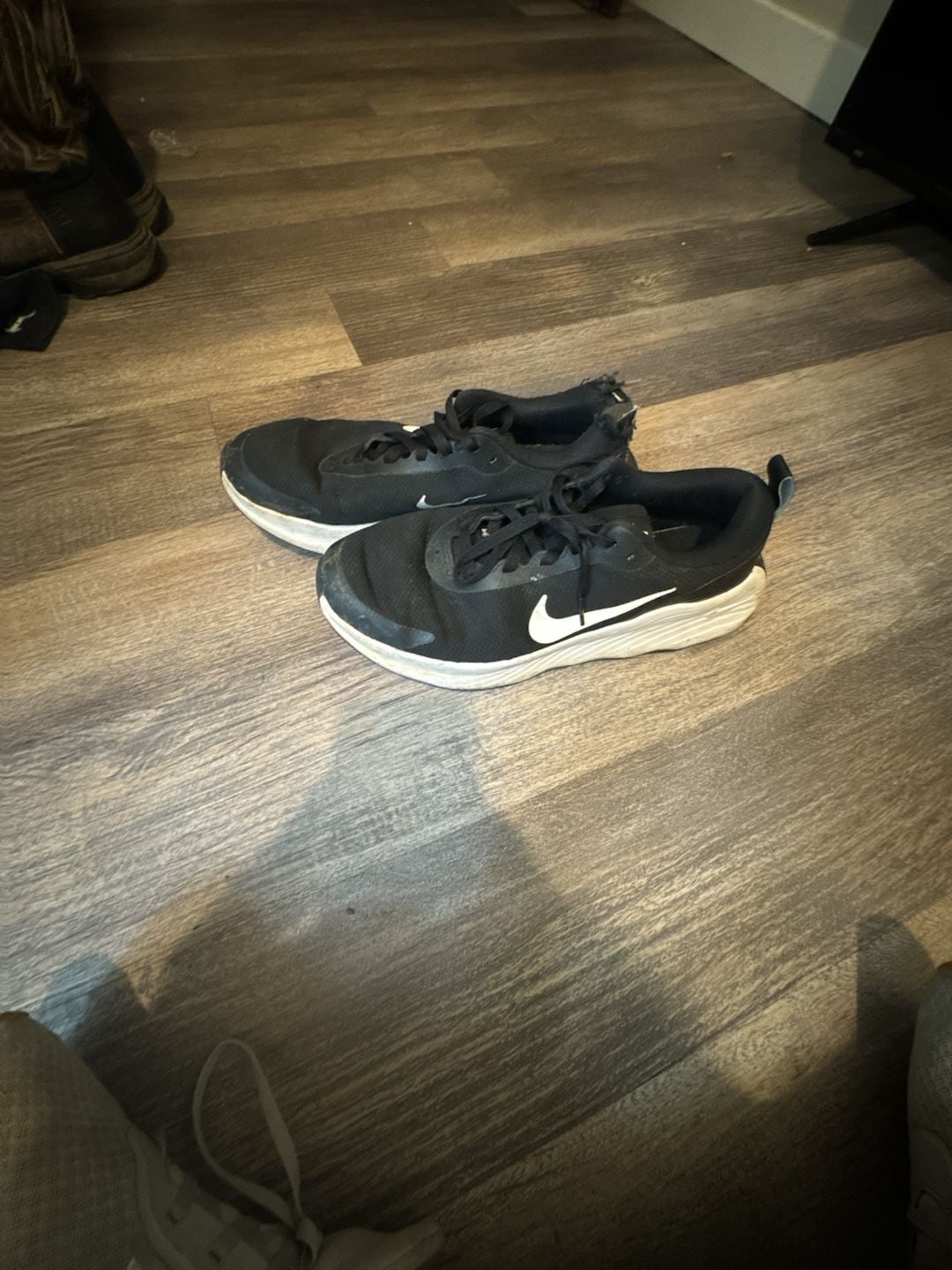 Nike Promina Walking Shoes Size 11.5 Black White 2