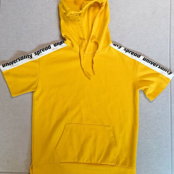 LITmus Yellow Short Sleeve Hoodie Size 90 Graphic Shoulder Tape Kangaroo Pocket