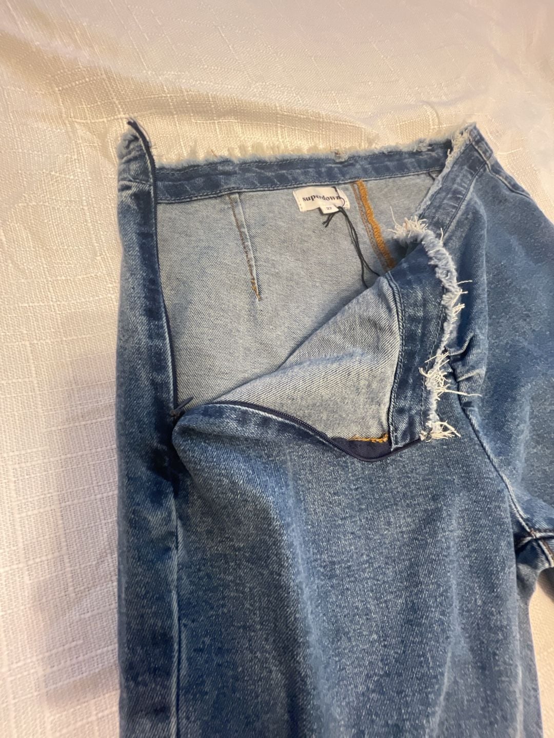 Superdown Crossover Flare Jeans Size 27 Blue Denim
Y2K
LowRise
ASO Brittany
Tall 6