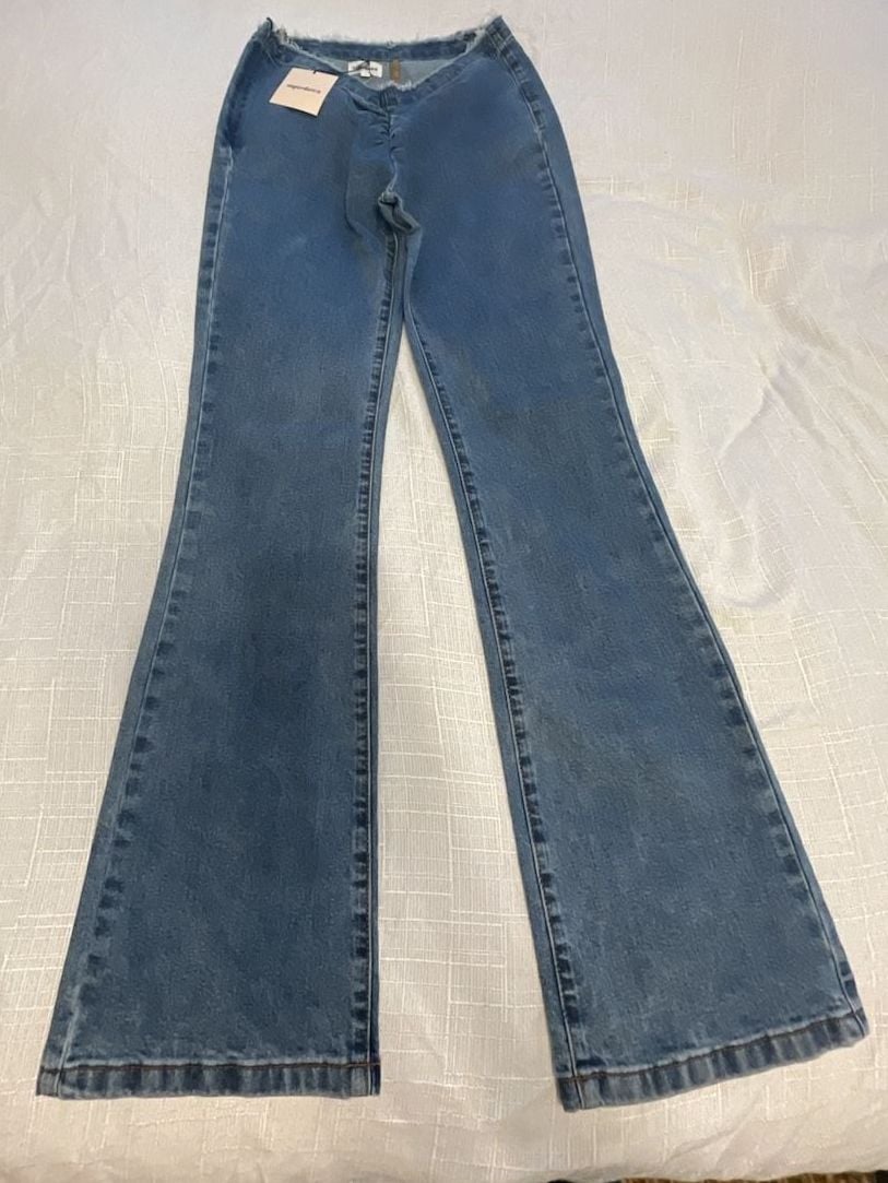 Superdown Crossover Flare Jeans Size 27 Blue Denim
Y2K
LowRise
ASO Brittany
Tall 2