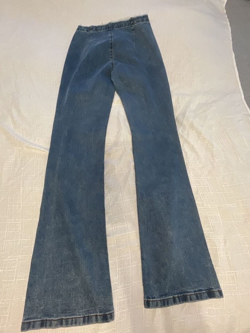 Superdown Crossover Flare Jeans Size 27 Blue Denim
Y2K
LowRise
ASO Brittany
Tall 7
