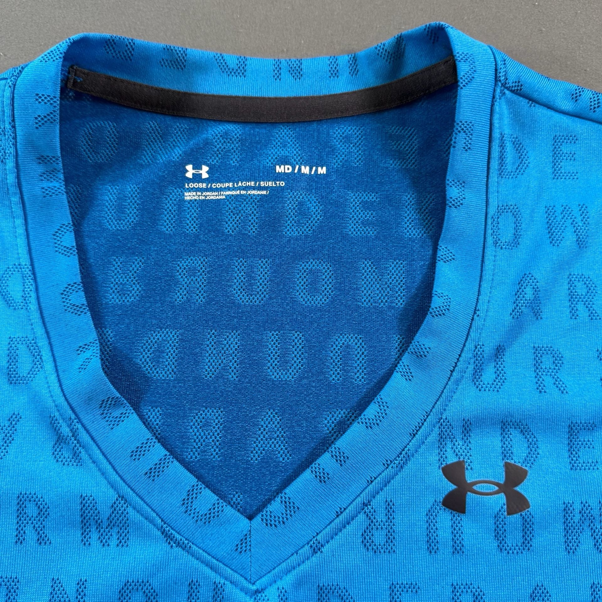 Under Armour Women’s Medium Blue Logo Print V-Neck Athletic Shirt 3