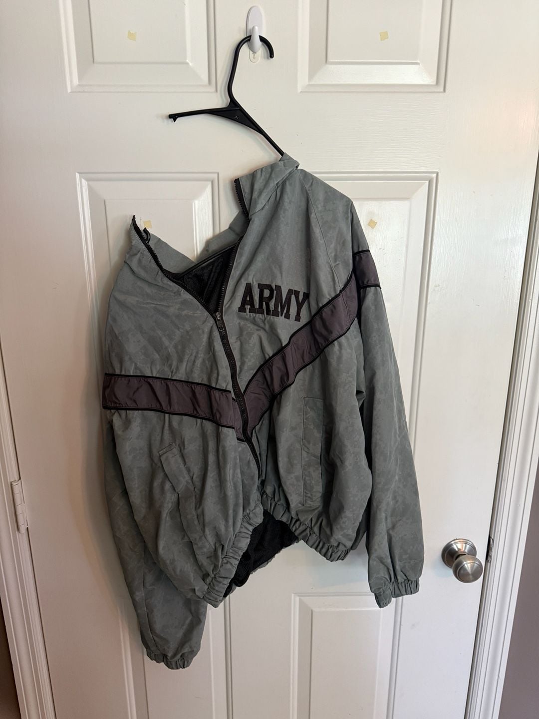 US Army Physical Fitness Uniform Jacket Size Medium Regular IPWU 9