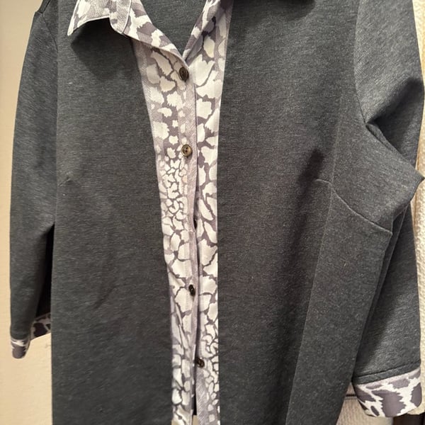 Alfred Dunner Button-Down Shirt Size XL Gray Animal Print