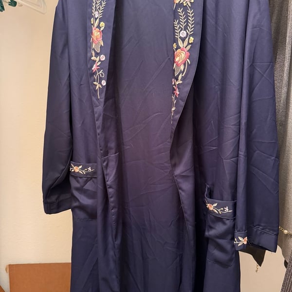 Silk Embroidered Robe Size XXL Blue Floral Kimono