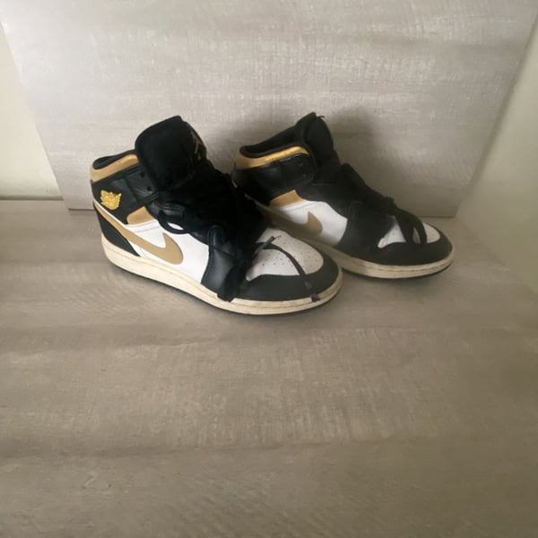 Nike Air Jordan 1 Mid Size 4.5Y White Pollen Black Gold